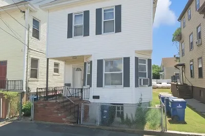 24 Thompson St