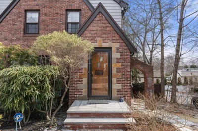 42 Alexander Rd 1