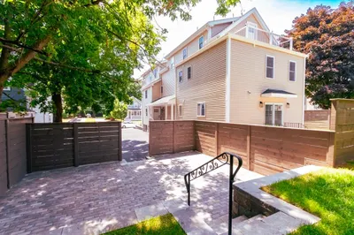 151 BroAdwAy St #A 1