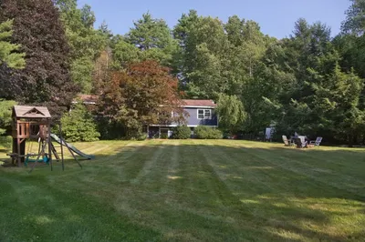 10 Lowell Dr 1