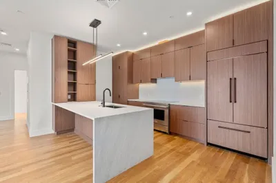 58 Kent St #401