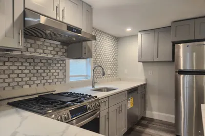 150 Centre St #1
