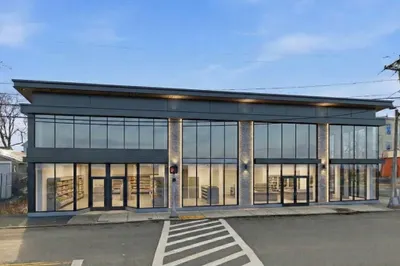 101 Commercial St 1