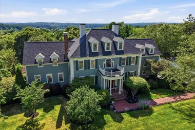 104 Pokanoket Ln 1