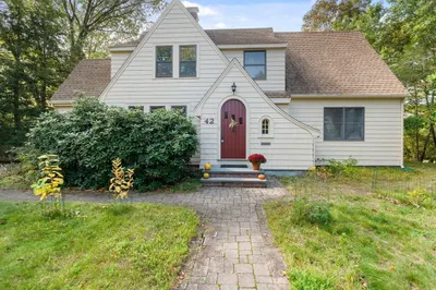 42 Winthrop Ave