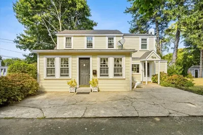 9 Lantern Ln