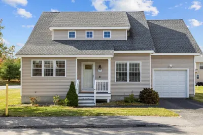 4 Boxwood Dr #4 1
