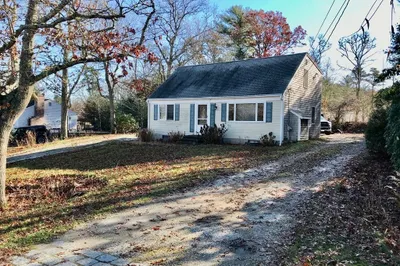 7 Hemlock Dr