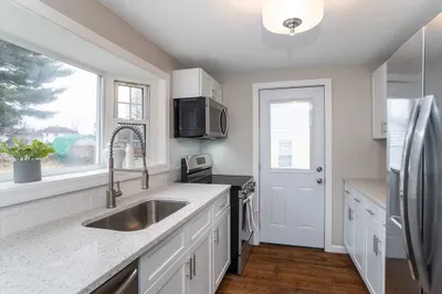 24 Kazbeck St 1