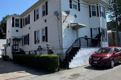 18 Saucier St #2