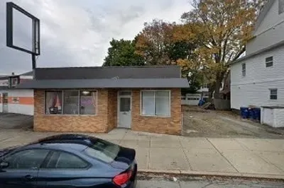 1998 Acushnet Ave 1