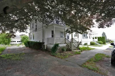 220 Aquidneck St