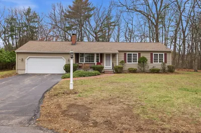 8 Monument Hill Rd