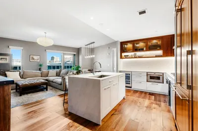 300 Pier 4 Blvd #5J