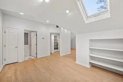 997 Chestnut Street #5 & 3rd flr 1