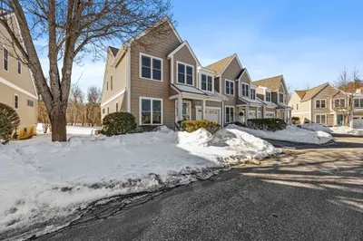 22 Barker Square Dr #22