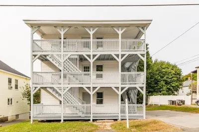 133 Baker St #3 1
