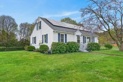 10 Oak Pond Ave 1