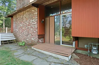 4 Crooked Pond Dr