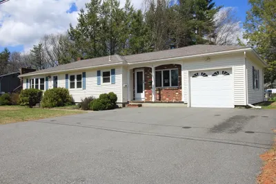 25 Carolyn St