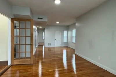 39 Oakwood St #2