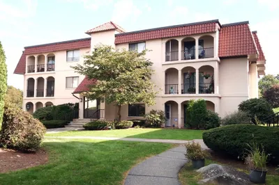 685 Oak St. Madrid Sq. Bldg 3 #6 1