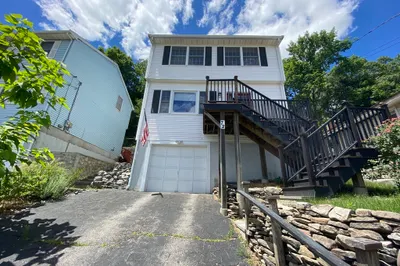 72 Hillcrest St
