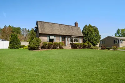 39 Pondview Dr
