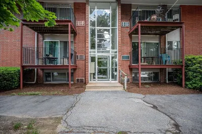9 Longwood Dr #1