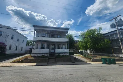132 Clarendon St 1