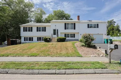 35 Pilgrim Dr