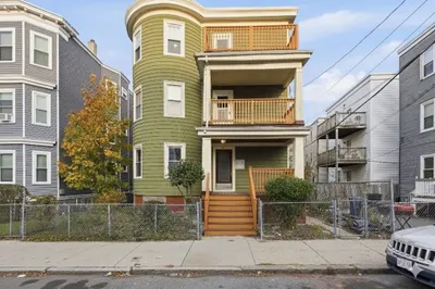 20 Leslie St