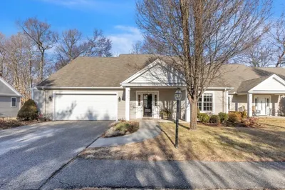 3 Lodge Ln #3 1