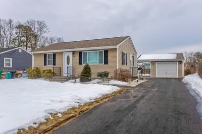 53 Deslauriers St 1