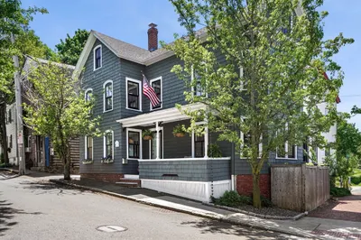 33 Williams St