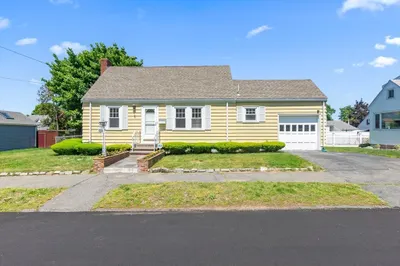 51 Moffett Rd