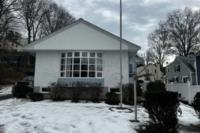 22 Theresa Rd