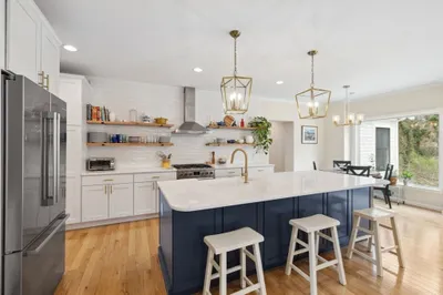 4 Charles Ln