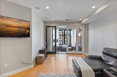 152 Old Colony Ave #15