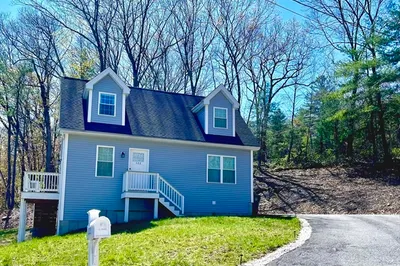 122 Swan Ave 1