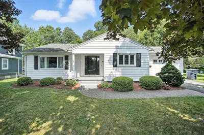 2011 Pleasant St 1