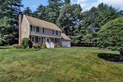 11 Ice Pond Dr