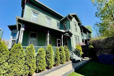 127-129 Thompson St 1