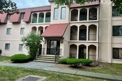 685 Oak St #1-8