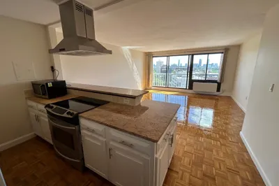 1105 Massachusetts Ave #12G 1