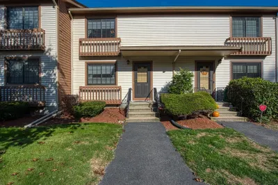 489 Turnpike Street #32