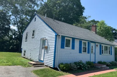 105 Massasoit Ave