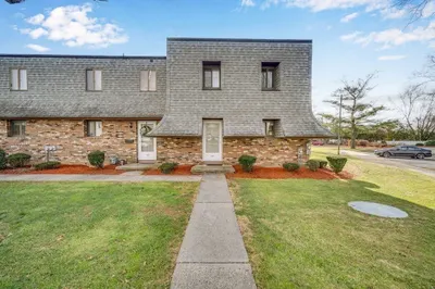 127 Beekman Dr #127