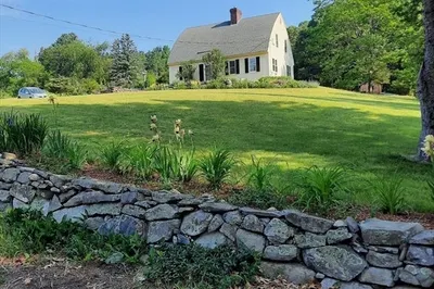 699 Martins Pond Rd 1