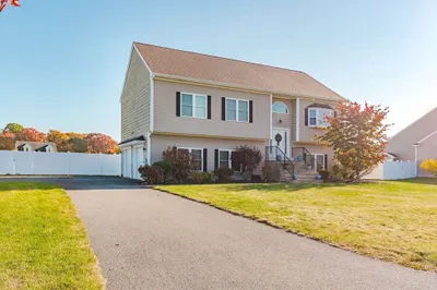 73 Blue Grass Cir 1